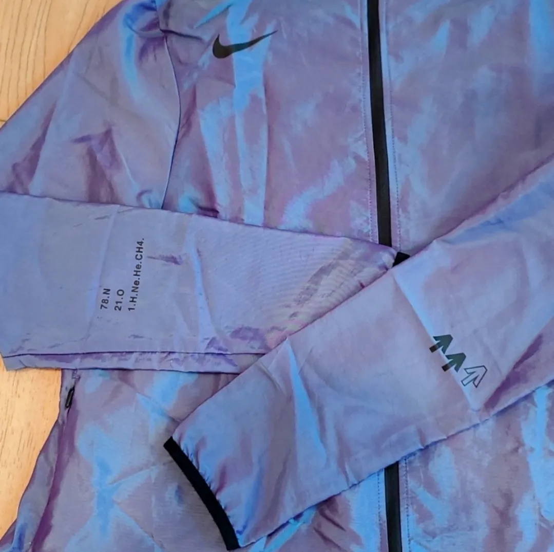 Nike  Women’s Future Air Running Jacket Water Repellent - Image 3