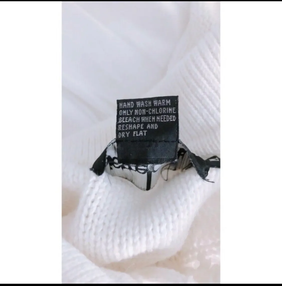 Womens Size M White V Neck Embellished Long Sleeve Sweater - Image 5