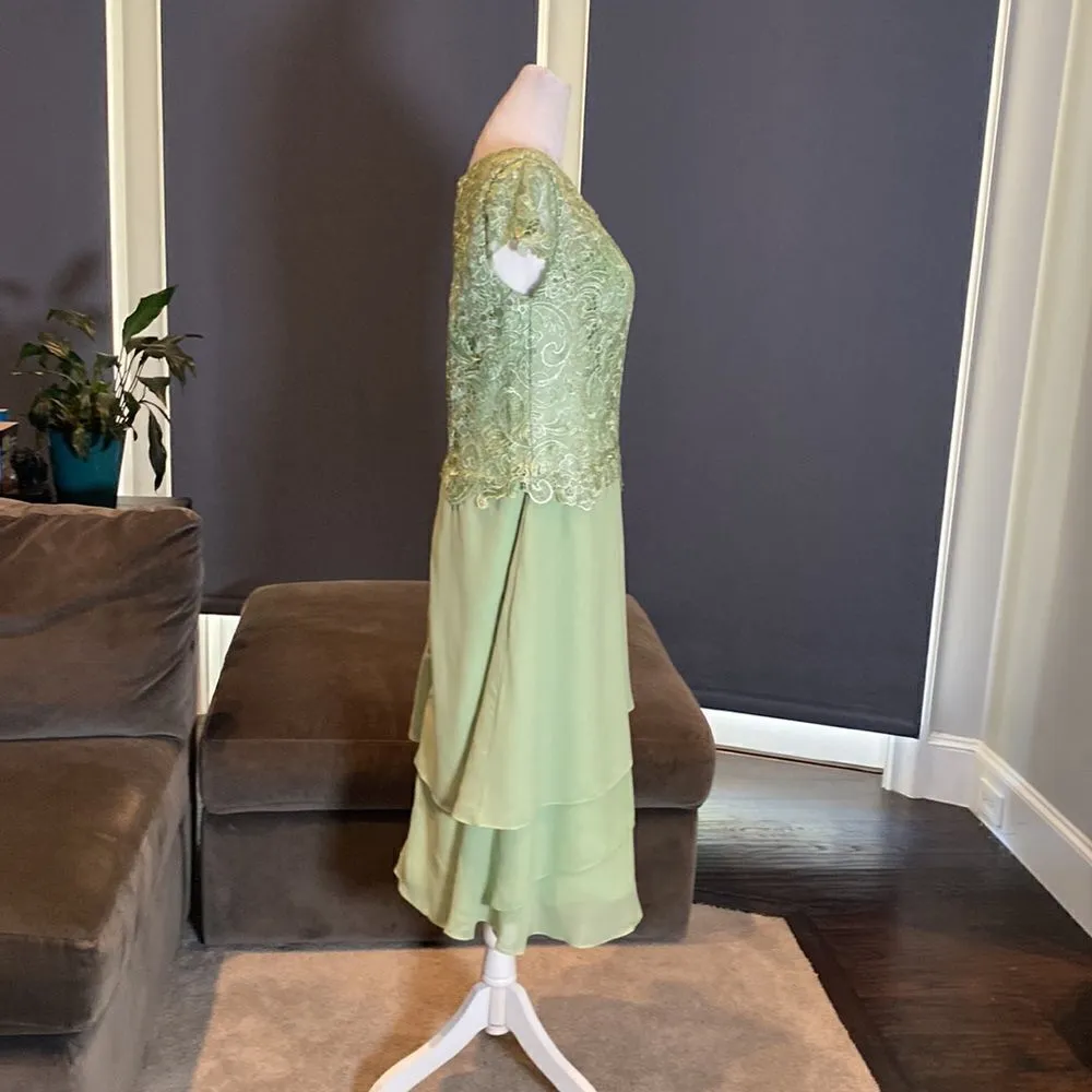 Women’s Green Chiffon & Lace Mid Length Dress with a Zip Up Back Size L NWOT Size L - Image 6