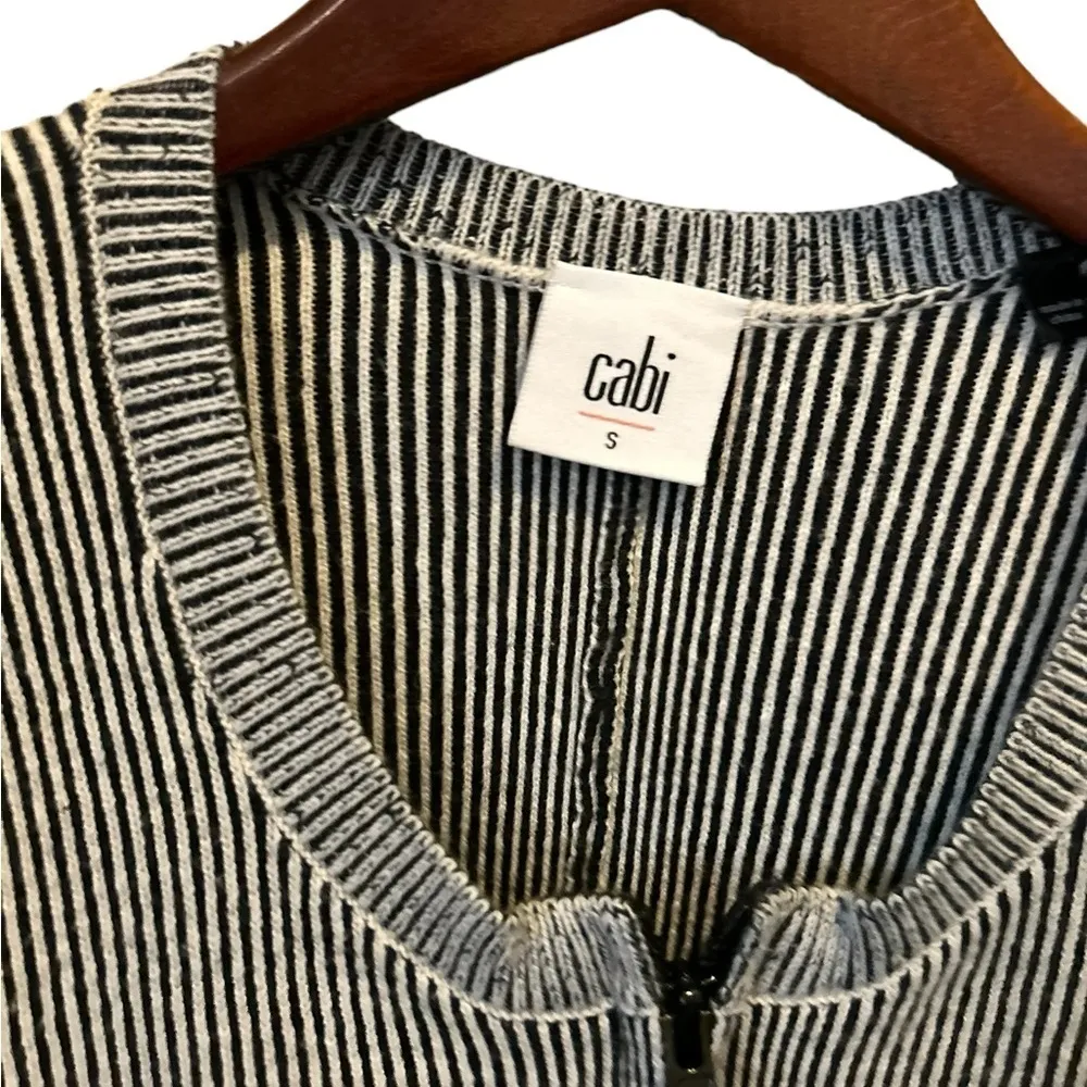 Cabi S white and black striped zip up‎ oversized top - Image 5