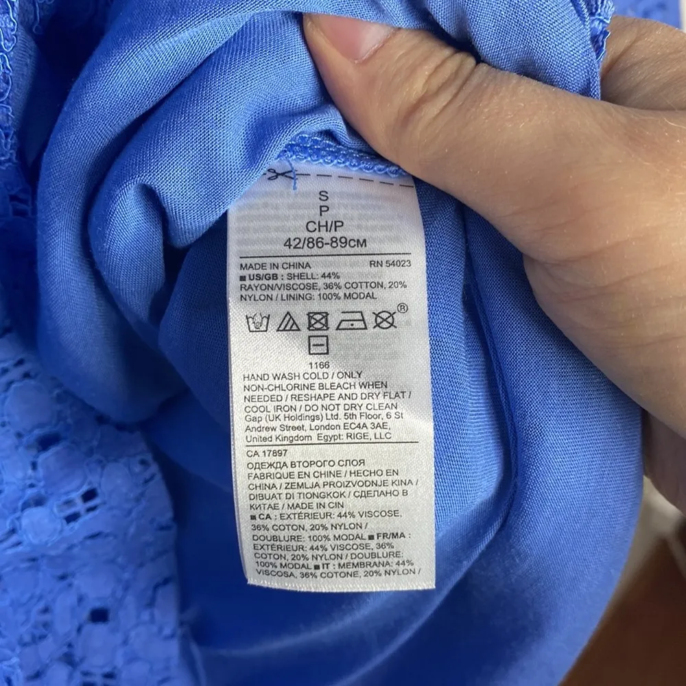 Banana Republic blue lace overlay fluted sleeve blouse size S - Image 12