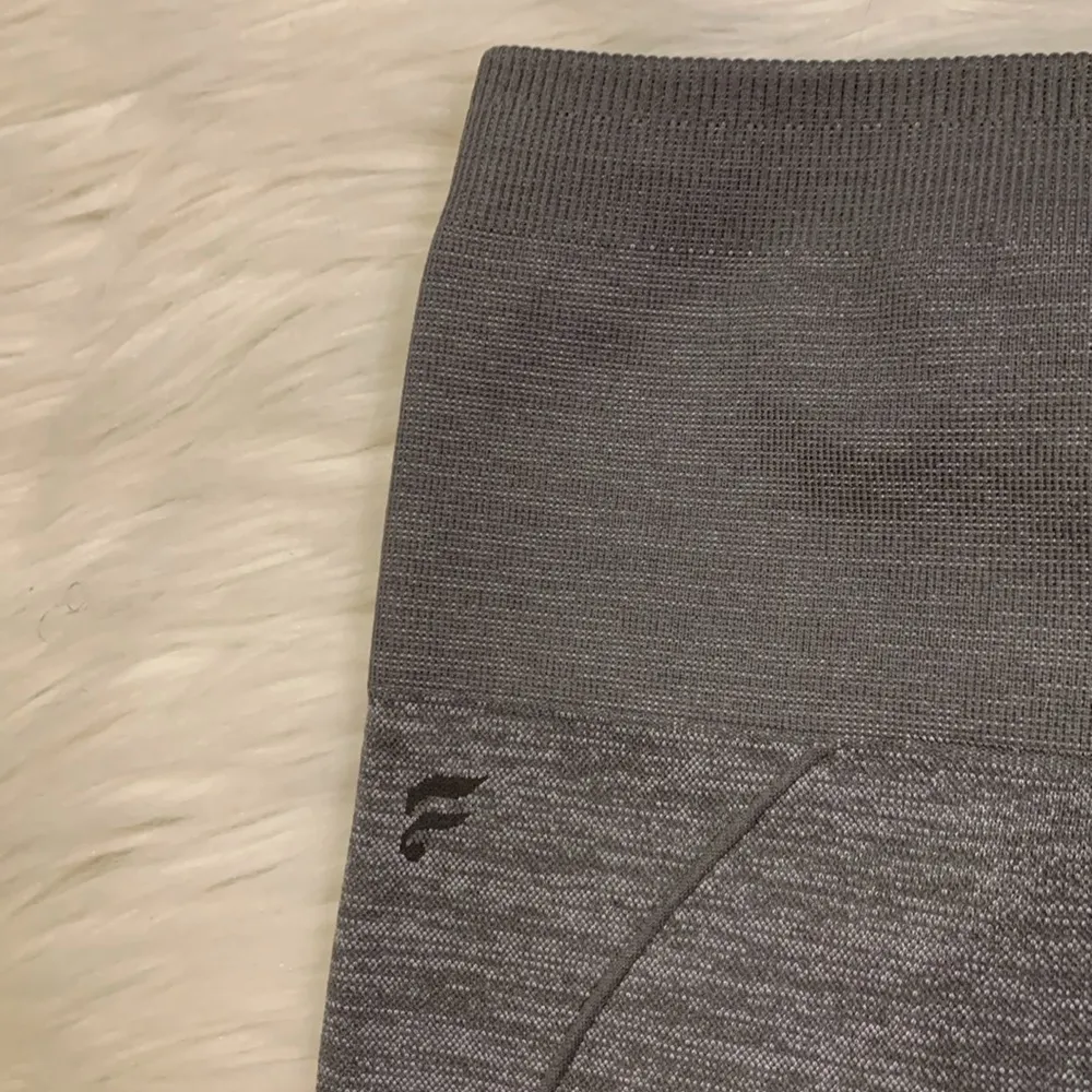 Fabletics high waisted seamless ruched leggings L - Image 7
