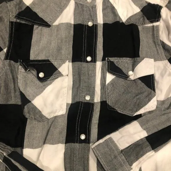 Thread & Supply Womens Small Black and White Button Up Plaid Flannel w/ Collar - Image 5