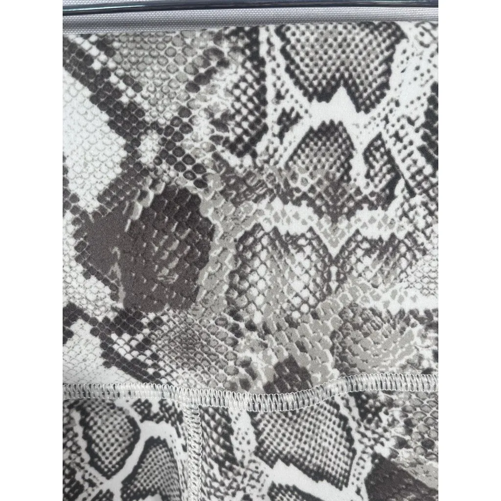 Victoria's Secret Leggings 7/8 Length High Rise Size 8 NWT - Image 5