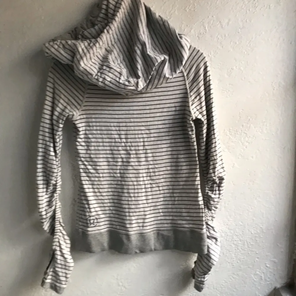 Lululemon  jacket - Image 3