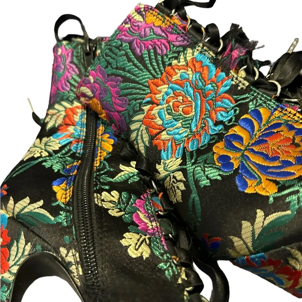 Steve Madden Fuego Brocade Floral
Peep Toe Heels size 7.5 - Image 6