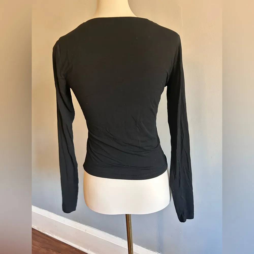 Double Lined Black Long Sleeve Crewneck Crop Top | Size: L - Image 4