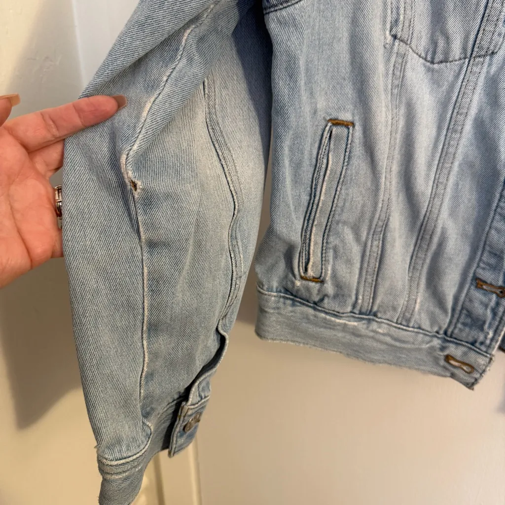 Madewell Light Blue Distressed Denim Jean Jacket Small - Image 4
