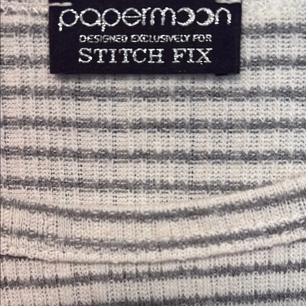 Papermoon Cream and gray  Tunic for Stitchfix with crocheted side slits - Image 2