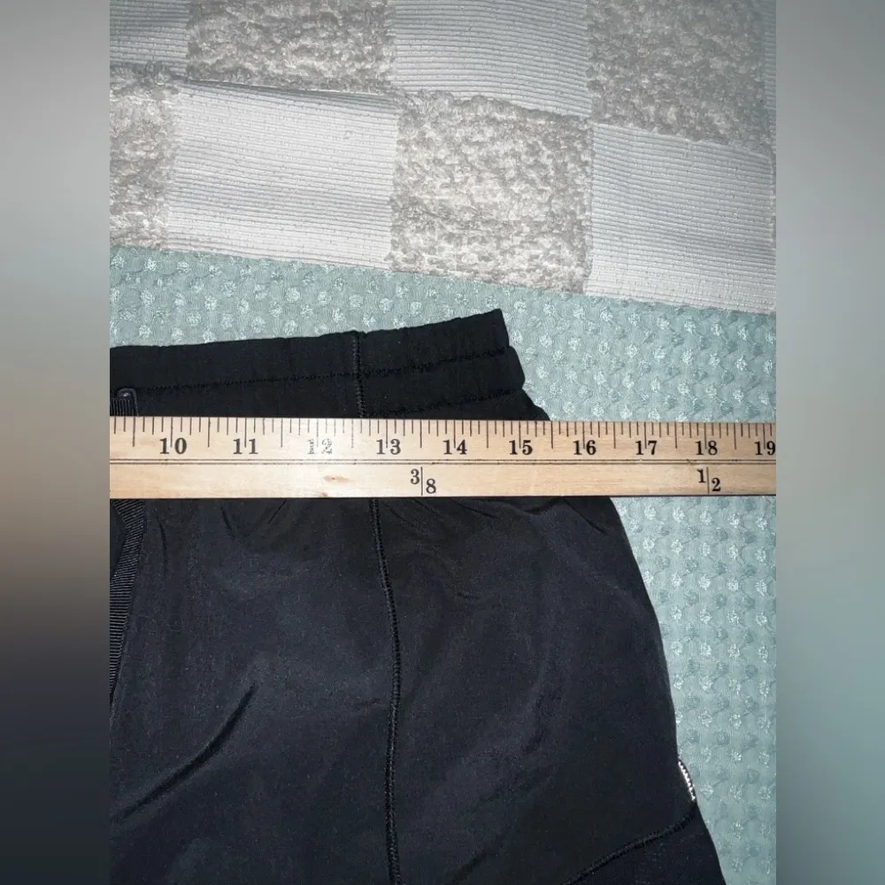 Lululemon  Hotty Hot Short (4”)
10 Tall - Image 2