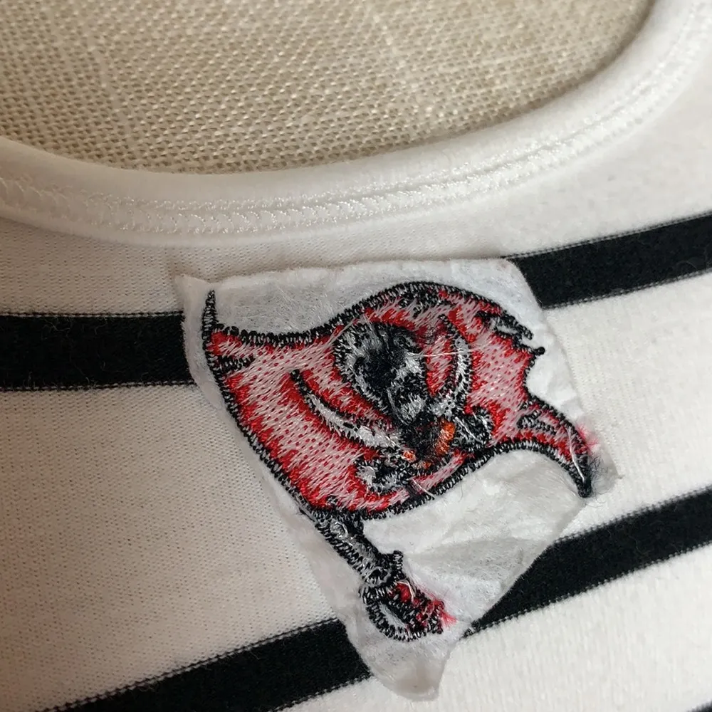 ANTIGUA Tampa Bay Buccaneers Striped Tee - Image 12