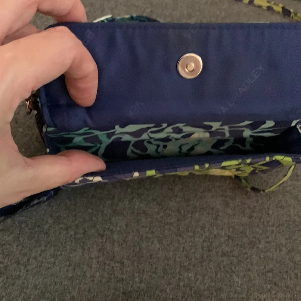 NWT Vera Bradley Katalina Blues floral crossbody wallet w adjustable strap - Image 2