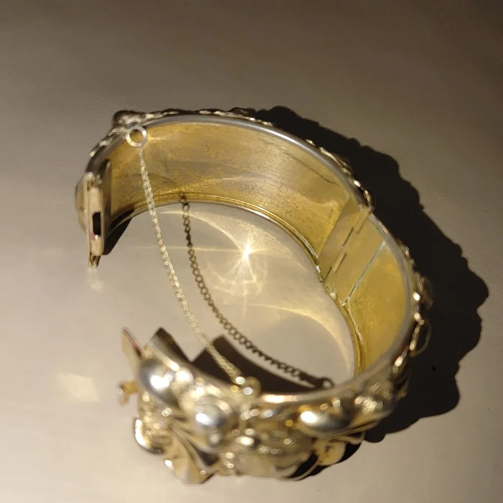 Vintage Vargus Gold Tone Mesh Floral Hinged Clasp Bangle Bracelet Safety Chain - Image 4