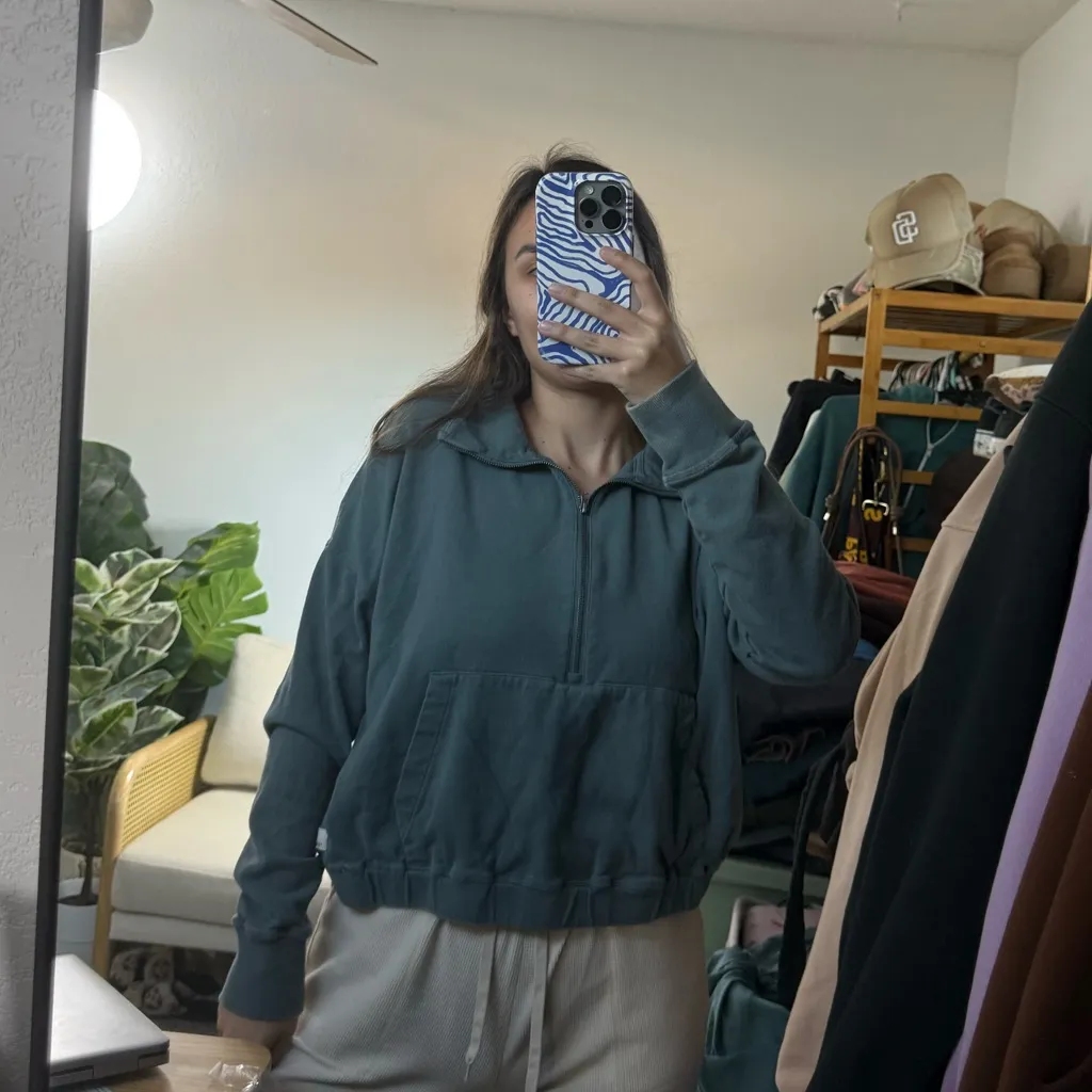 Vuori Sunnyside Pullover Size medium - Image 3