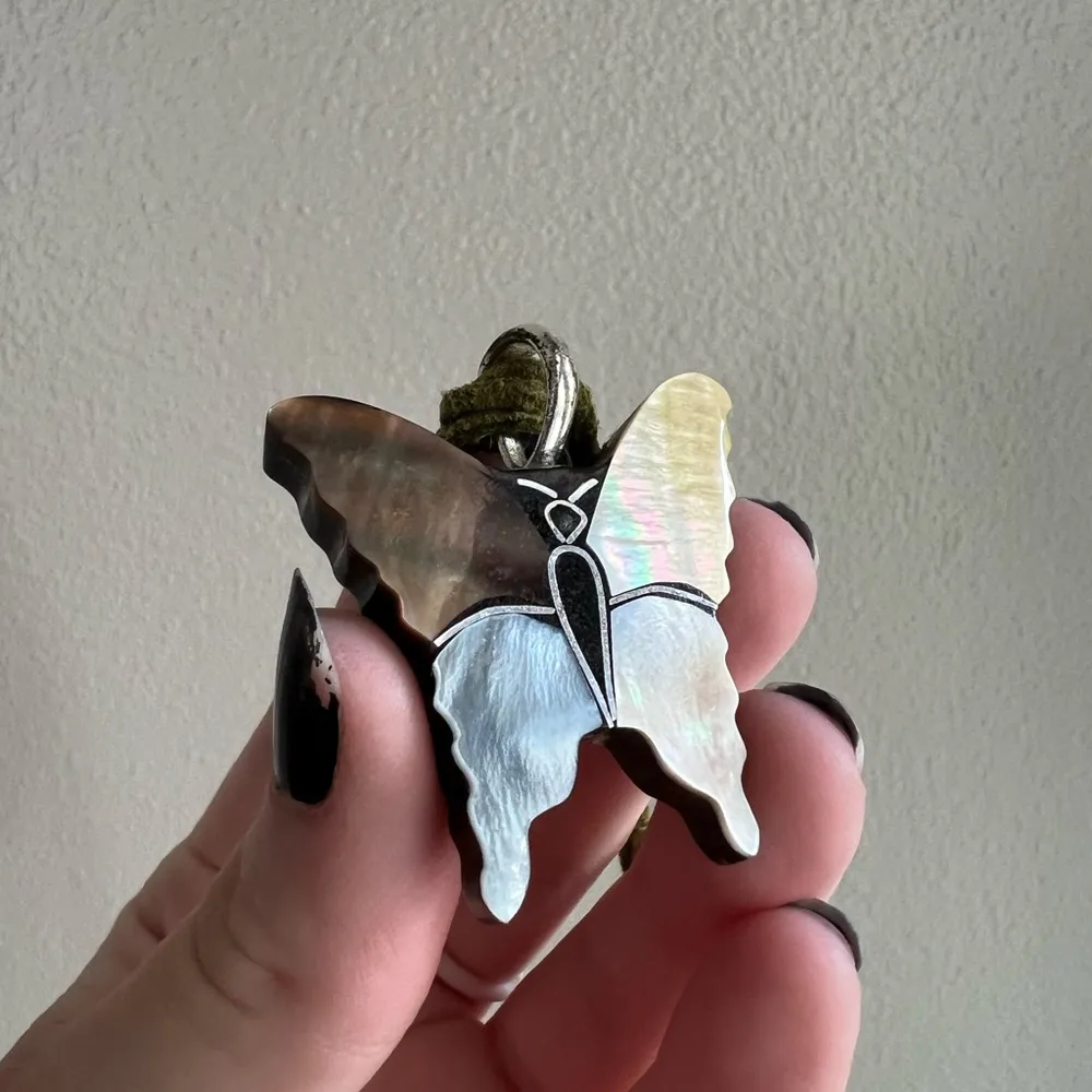 Vintage Fairycore sliver and shell butterfly pendant and green rope necklace - Image 7