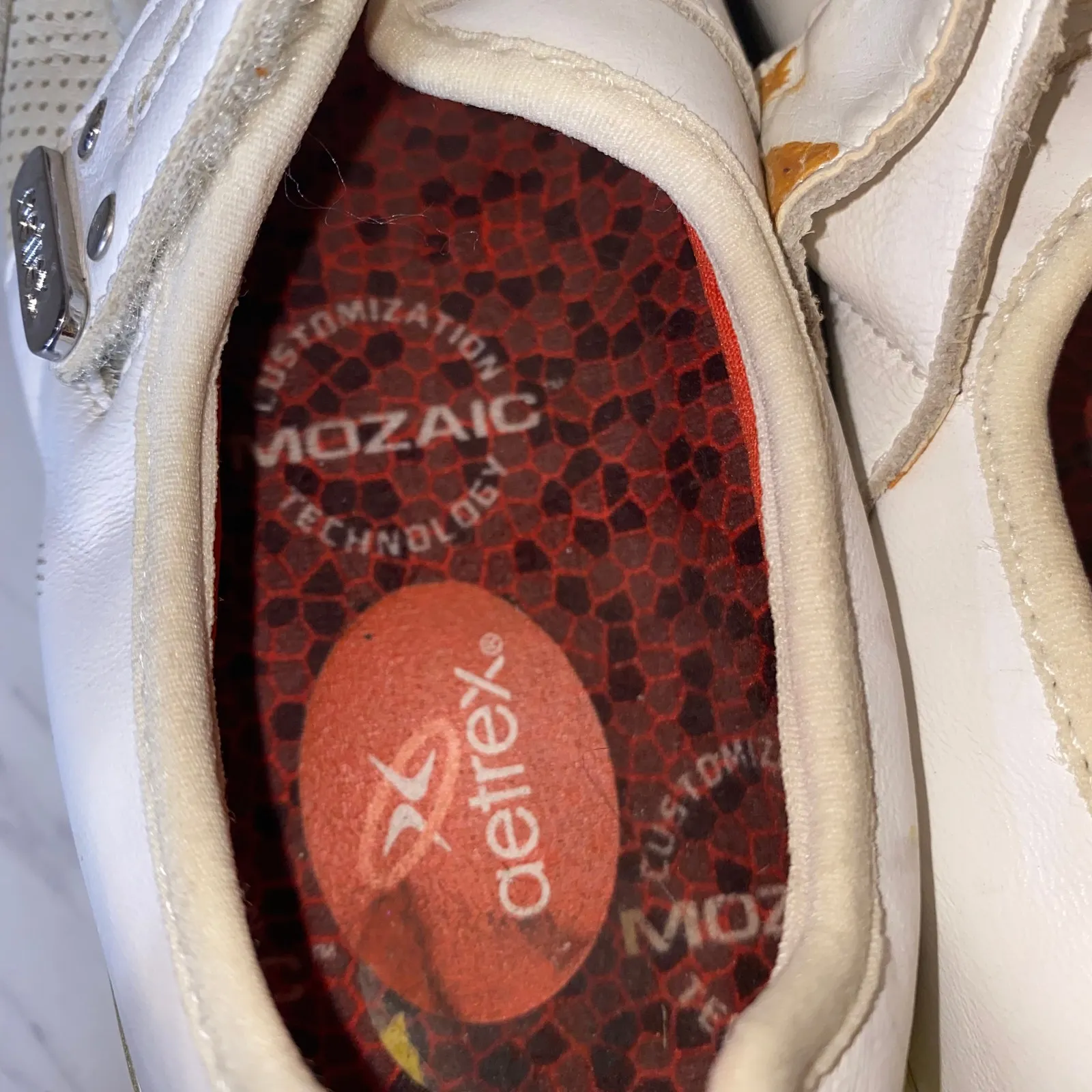 Aetrex White Lizzy Leather Single Strap Shoes Size 5 - Image 9