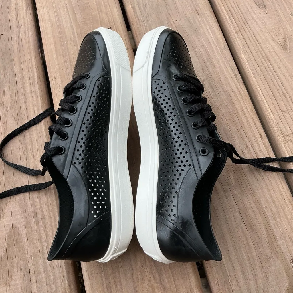 CROCS sneakers SO CUTE 🖤🖤 - Image 10