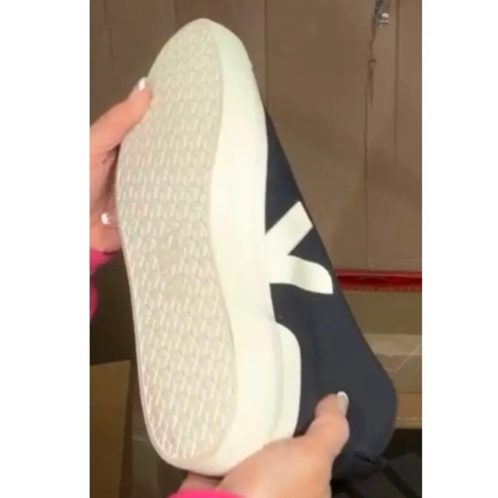 VEJA Wata II Size 9.5 New without Box MSRP $155 SOO - Image 13