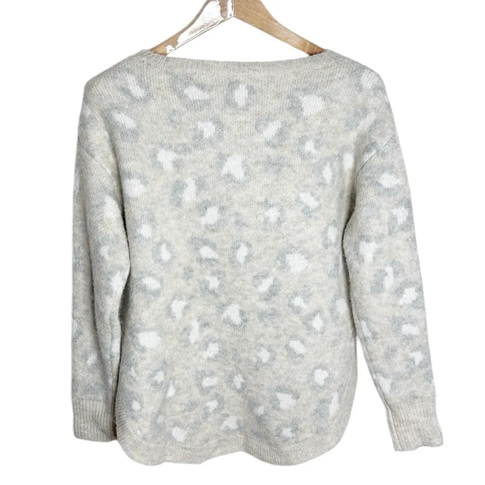UpWest plush pastel leopard curved hem Crewneck chunky knit Sweater size S Gray - Image 3