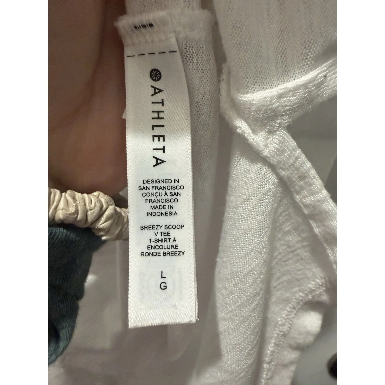 Athleta Women’s White Breezy Scoop V-neck Curved Hem Short Sleeve Tee Large L - Image 4