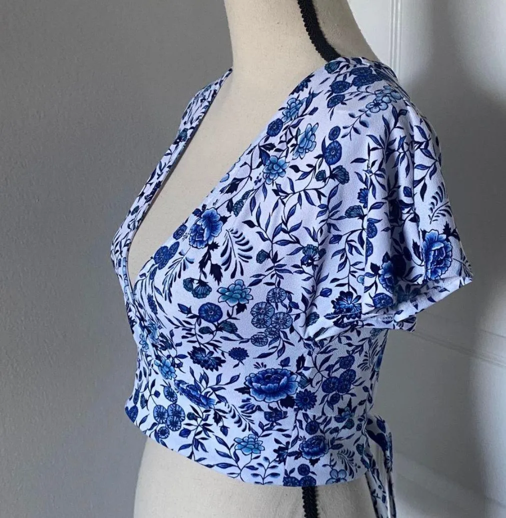 Women’s Cropped Floral Top - Image 3