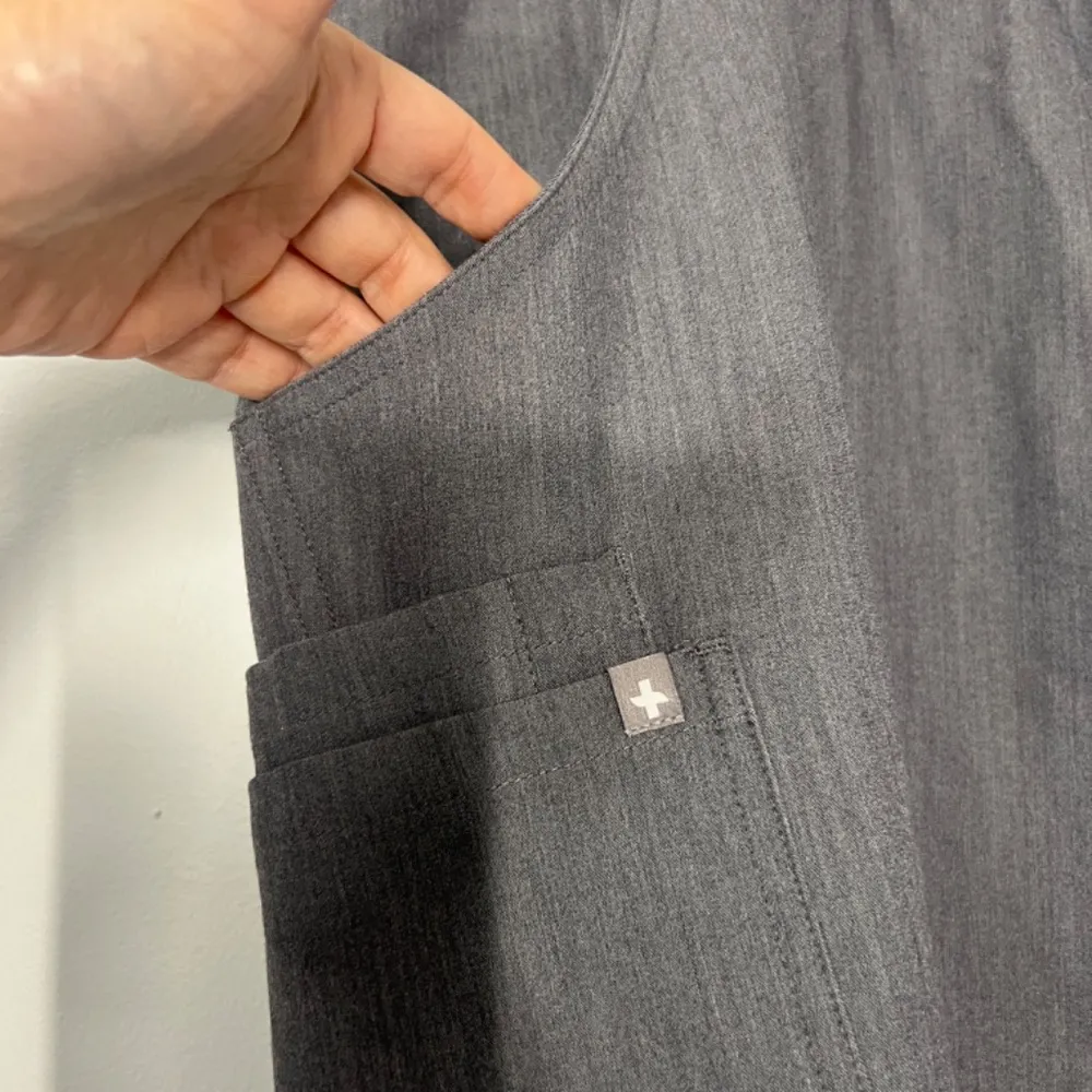 NWT- FIGS Kade Cargo Scrub Pants Graphite Size XL - Image 3