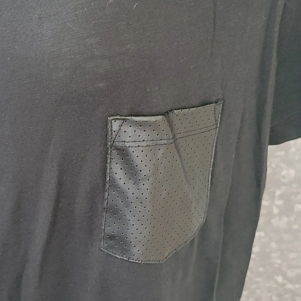 Pink Victoria's Secret pocket tee size medium - Image 3