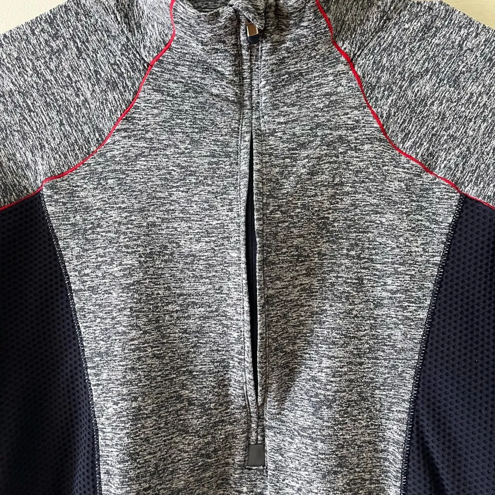 Athleta Gray and Navy Quarter-Zip Pullover - Image 3