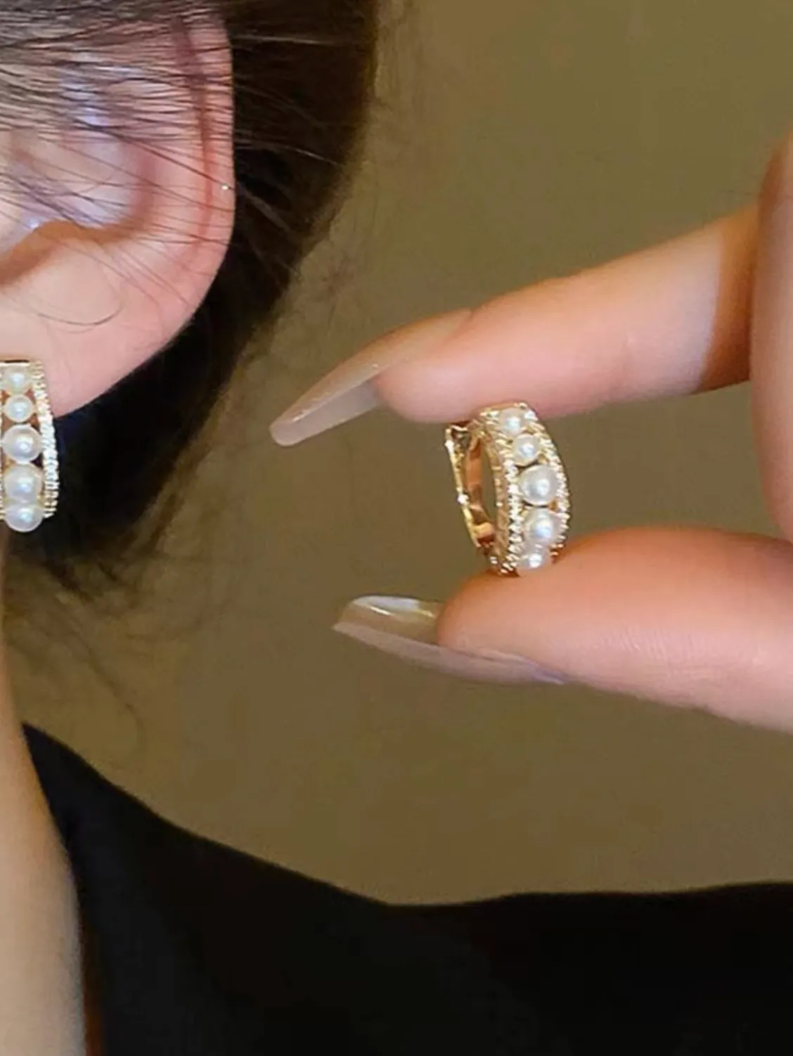 Vintage fashion Pearl Earrings - Image 2