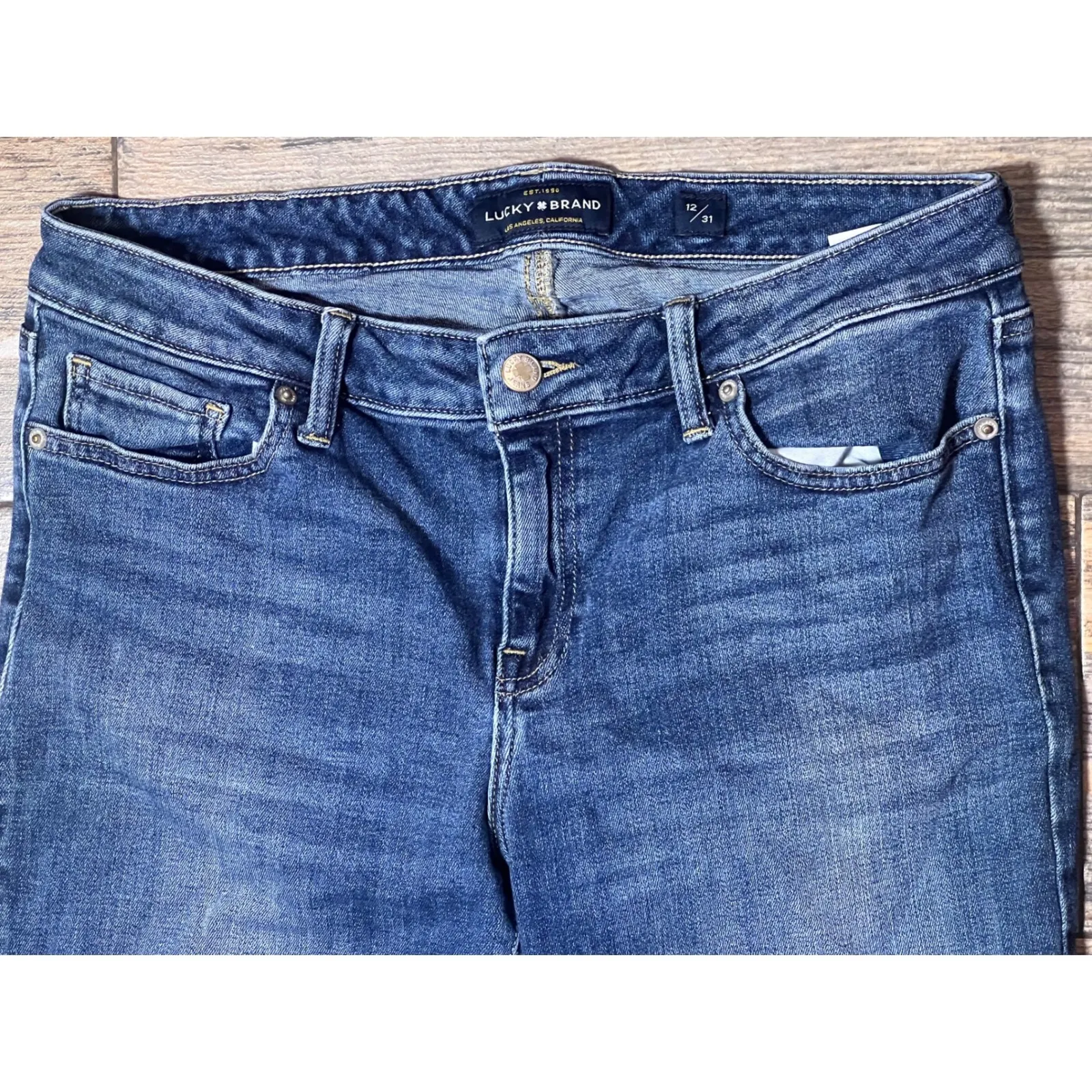 Lucky Brand Lolita Crop Blue Jeans Denim Size 12/31 Soft Comfy Whiskered Ankle - Image 3