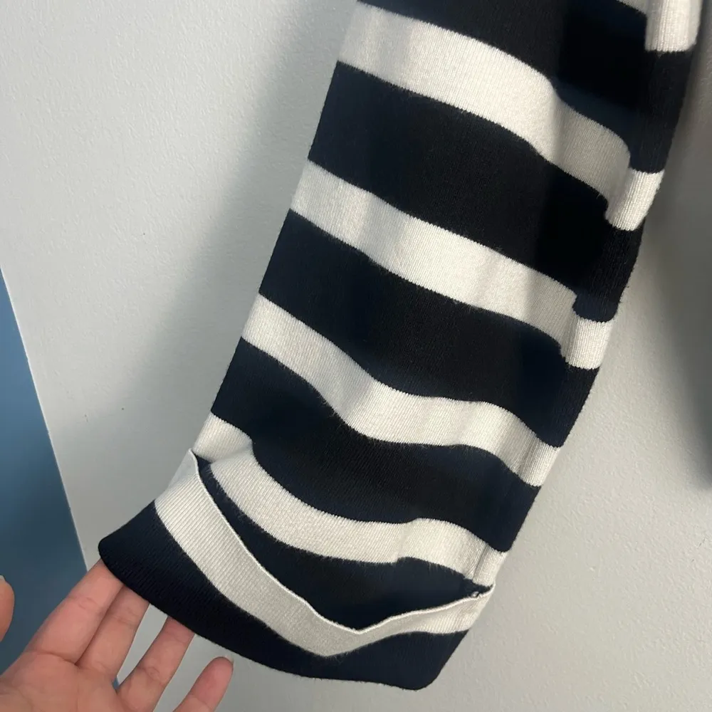 English factory STRIPED COLLARED CROPPED SWEATER black/white size medium - Image 6