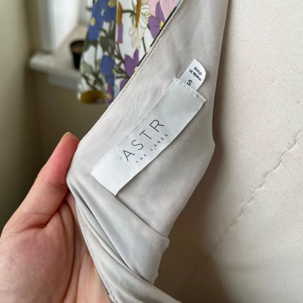 ASTR the label Santorini dress in off white retro floral size S - Image 9