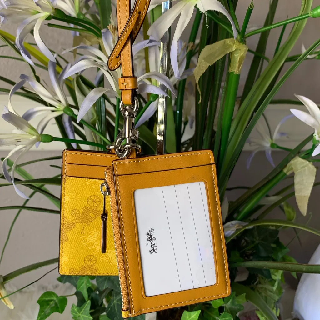 RARE HARD TO FIND “Coach Lanyard Card
Case Set with Horse & Carriage Print - Image 2