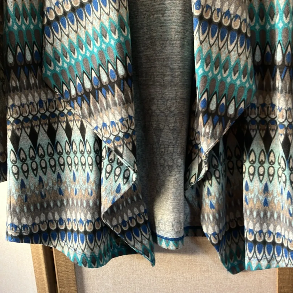 FINAL MARKDOWN Susan Graver Abstract Print cardigan medium - Image 7