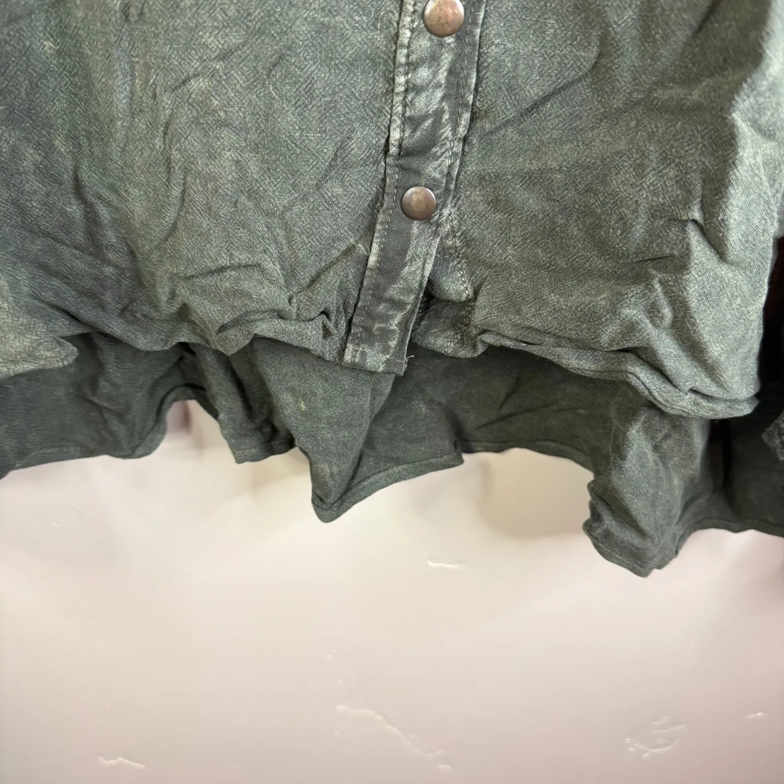 Free People Washed Olive Green Button Down Shirt Long Sleeve Pocket Boho Top XS - Image 4