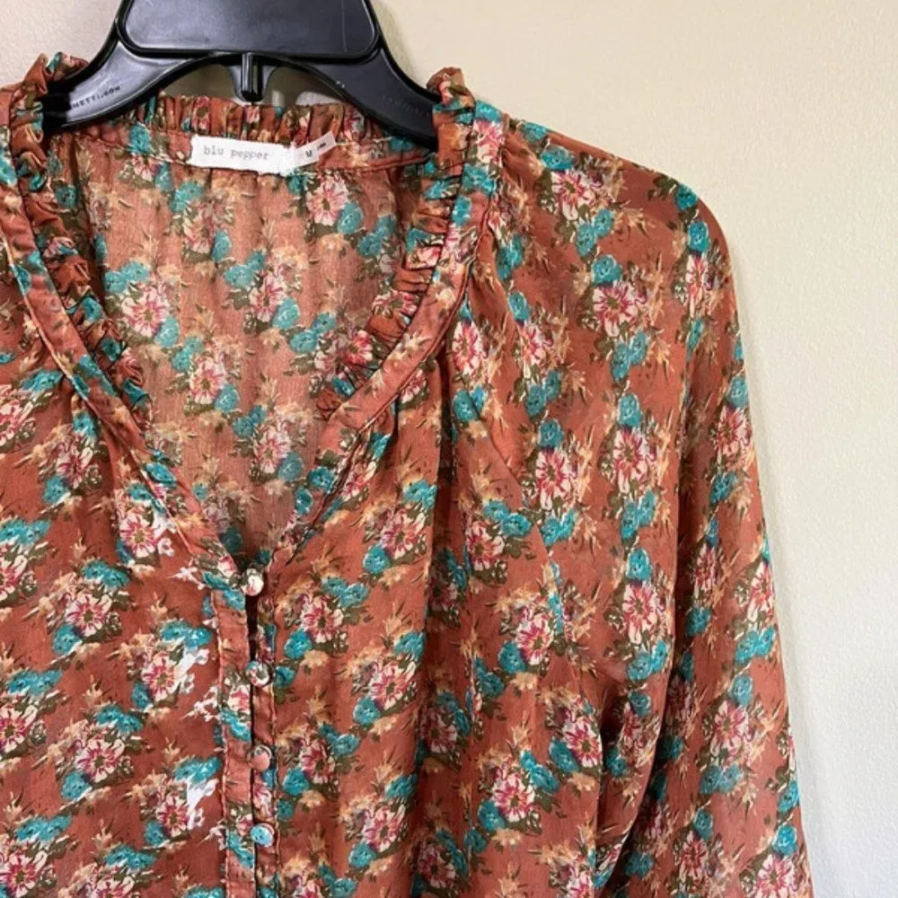 Blu Pepper  medium floral top - Image 2