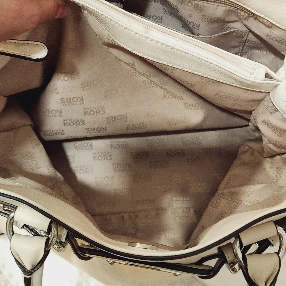 Michael Kors HAMILTON LEATHER SHOULDER HANDBAG - Image 9