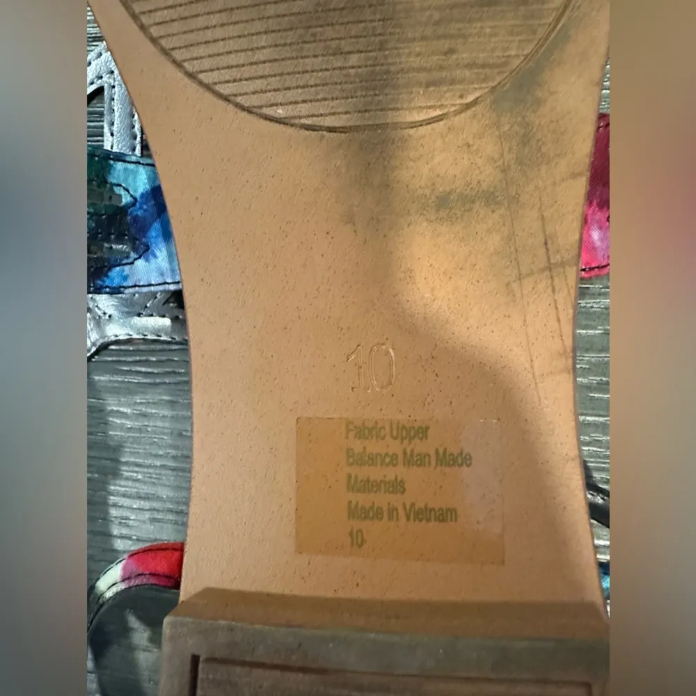 Kelly and Katie Watercolor Sandals Size Women's 10 Like New - Image 4