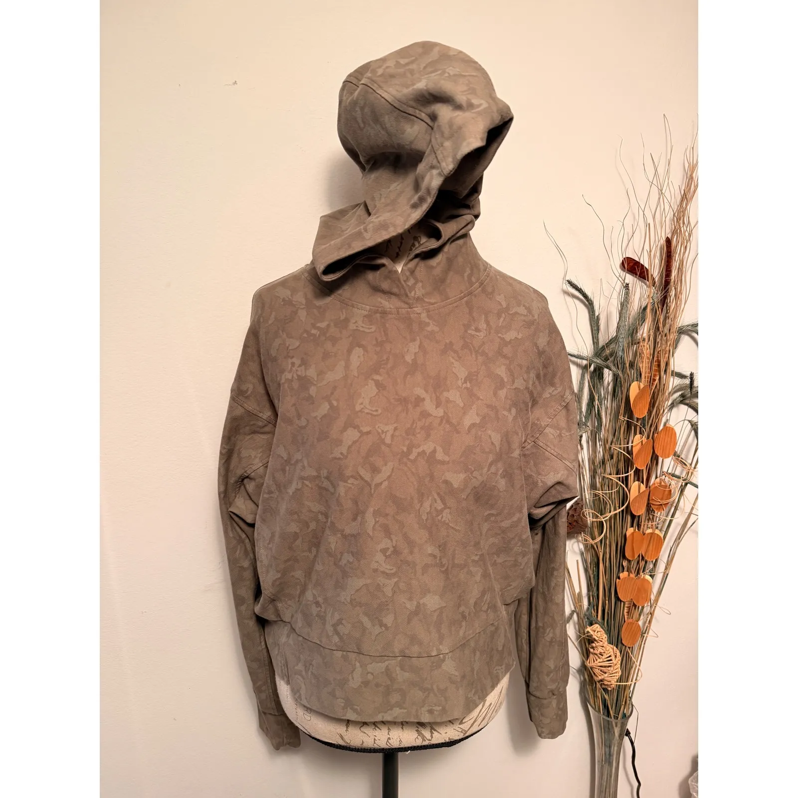 Athleta Camouflage Print Cropped Hoodie Sweatshirt Women MT - Image 2