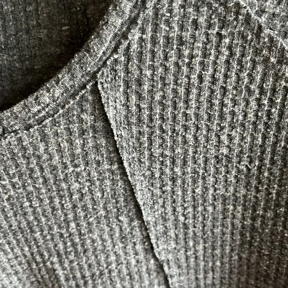 Waffle Top Gray Flowy Lightweight High Low Womens Small - Image 4