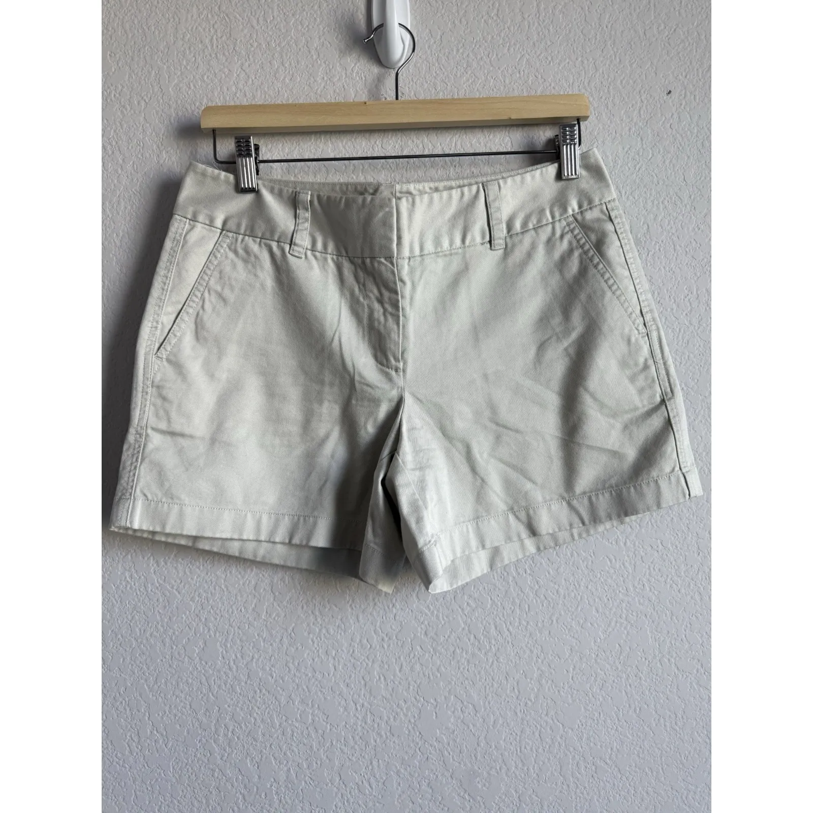 Vineyard Vines Khaki Chino Stretch Shorts Pink‎ Whale Logo Women's Size 6 - Image 7