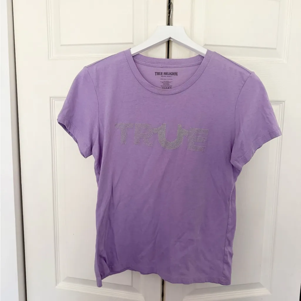 True Religion Brand Jeans Studded Logo Graphic T-Shirt Rhinestones Lavender Top - Image 3