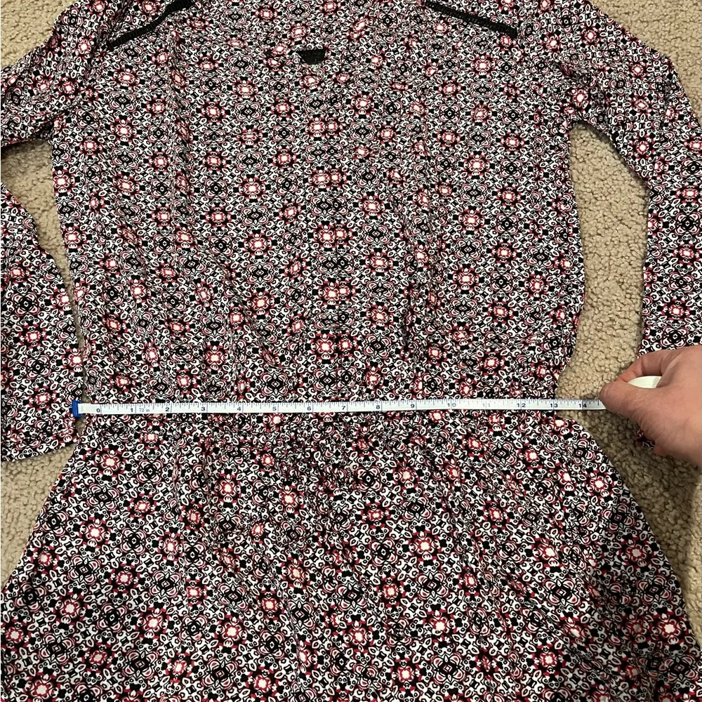 Women's GAP long sleeve Geometric print V-neck Romper/ jumpshorts - Image 5