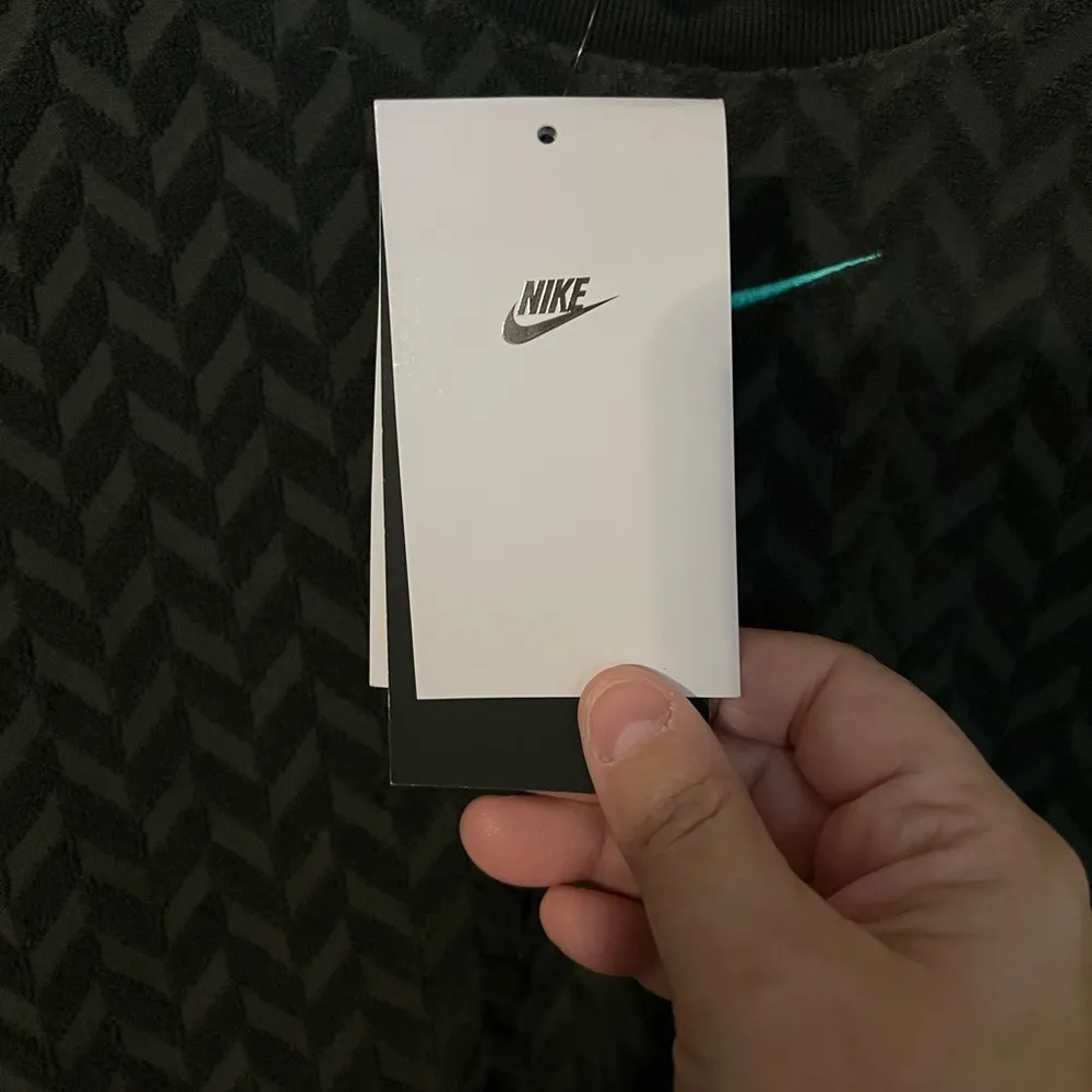 Nike women’s everyday modern all over jacquard boxy t-shirt size small - Image 5