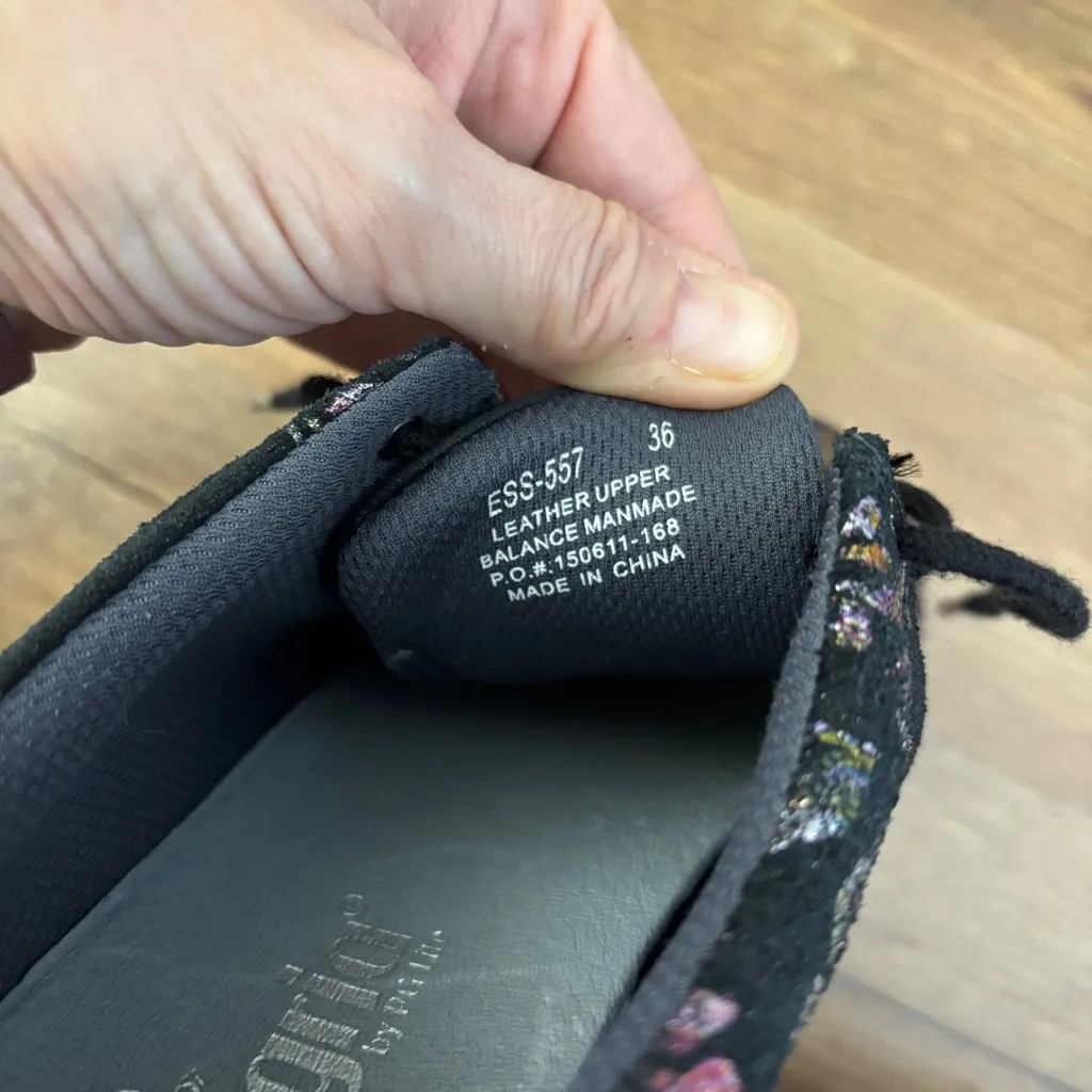 Alegria Essence Walker Floral Pattern Lace Up Sneakers - Image 2