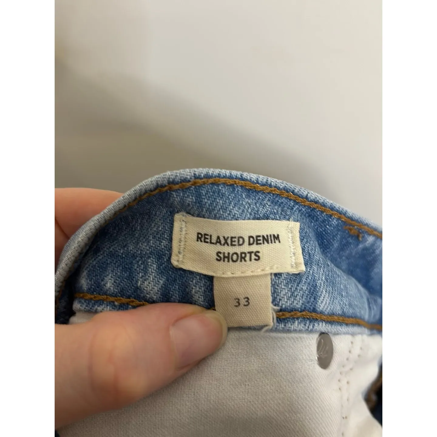 Madewell Shorts Womens 33 Light Wash Blue Relaxed Denim Raw Hem Distressed - Image 4