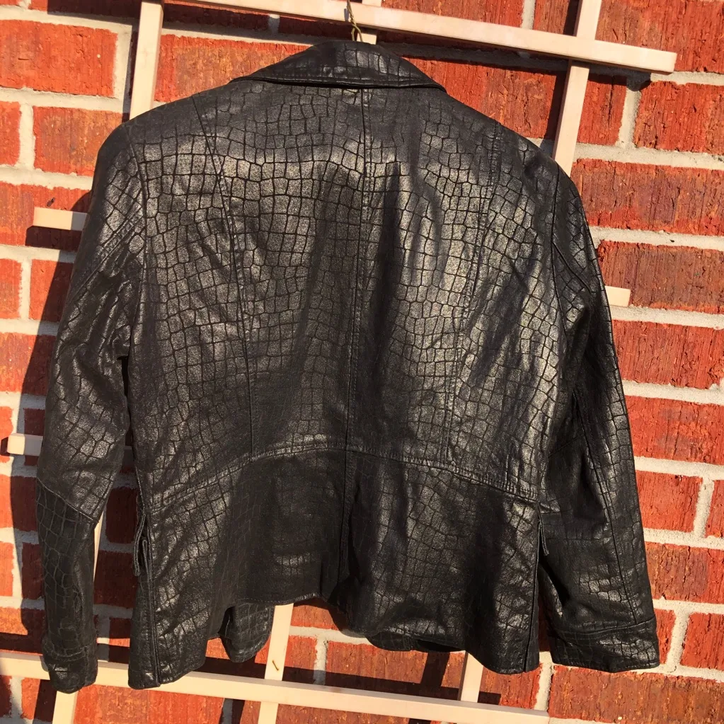 Neiman Marcus Exclusive Reptile Embossed Leather Peplum Jacket Women’s size 6 - Image 8
