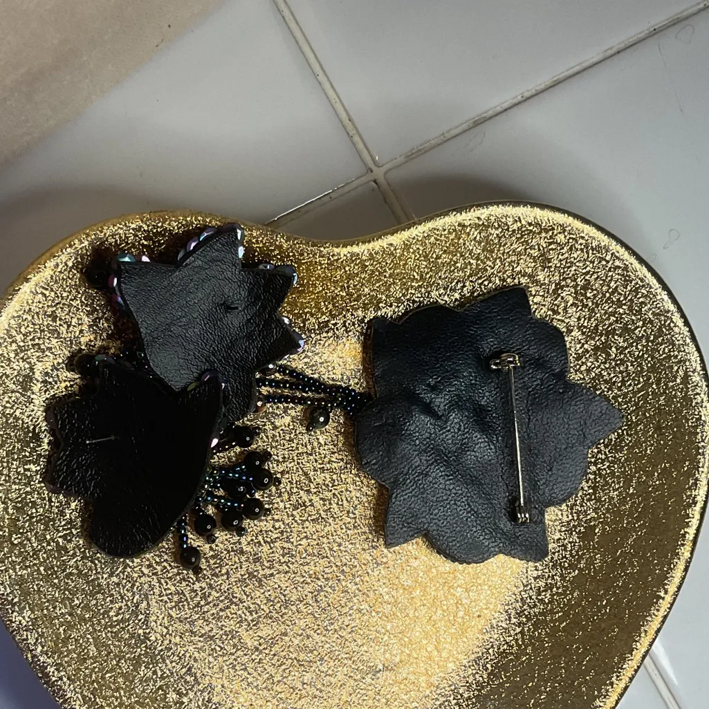 Source Unknown Iridescent Black, Blue Beaded Brooch and Earring Set Gold - Image 4