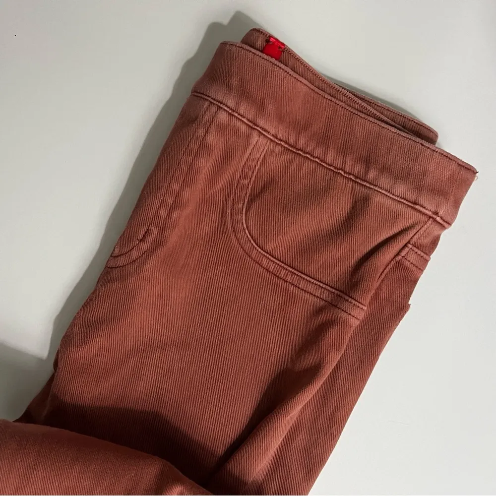 Spanx • Jeanish Stretchy Leggings Bronze Red Color - Image 3