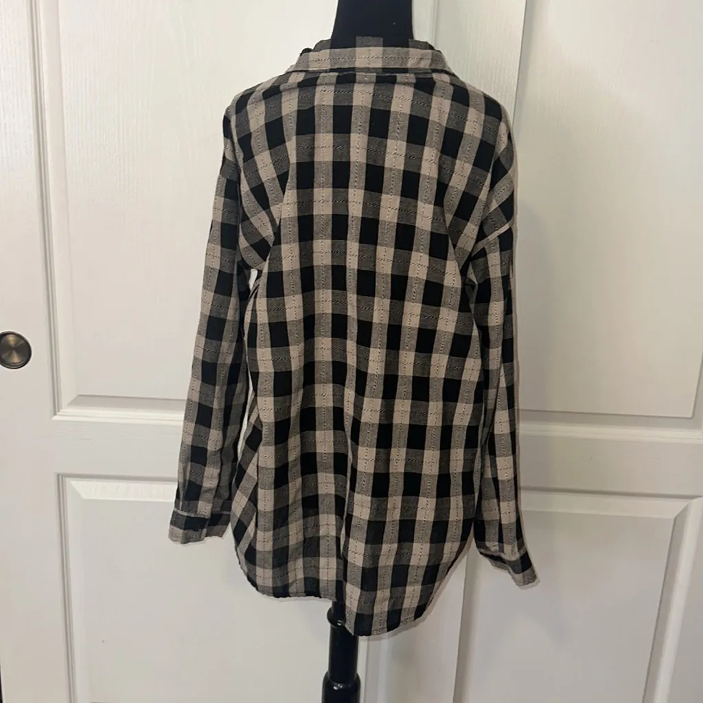 BKE BLACK & TAN PLAID GINGHAM BOYFRIEND FLANNEL BUTTON UP - Image 2